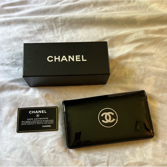 CHANEL 100% Authentic Black Patent Leather Wallet.  Like New. - Picture 2 of 13